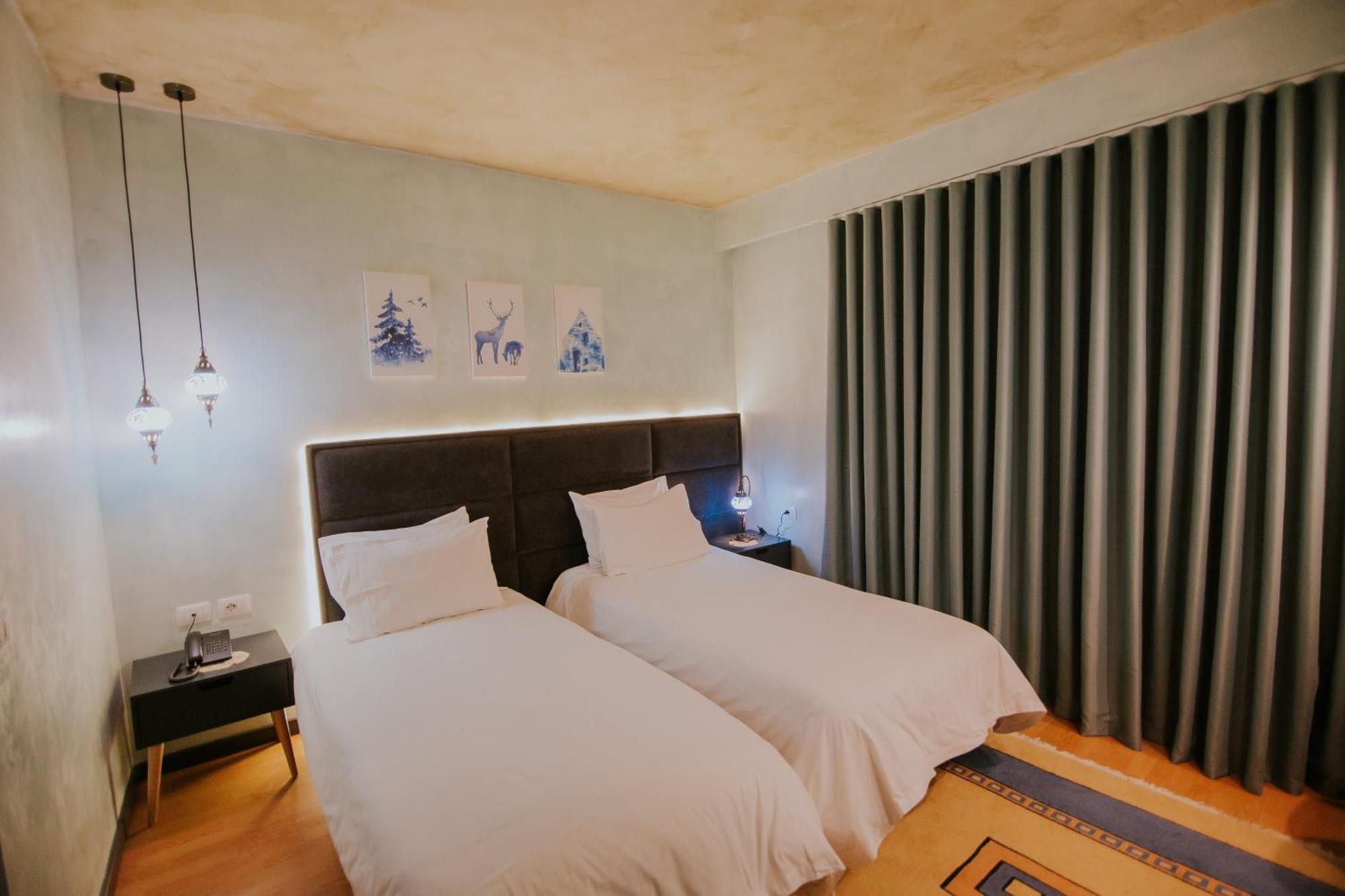 Dim'S Hotel & Restaurant Korce Esterno foto